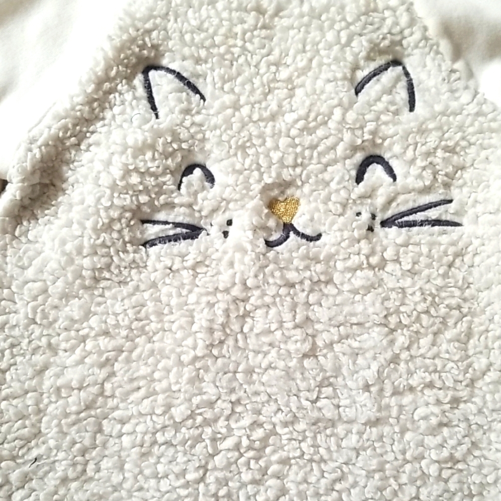 ❣5 for $25 Sale❣ Old Navy Cat Face Cream Plush Sweatshirt - Size 3T